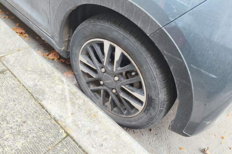 Used Chery Little Ant 2022 Sweet Pink Edition Full-Sugar Version 3-Cell Lithium 30kW 301km Right Front Wheel Hub