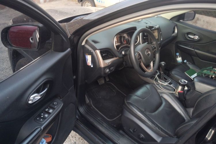 Used Jeep Cherokee 2017 2.0L Superior Edition