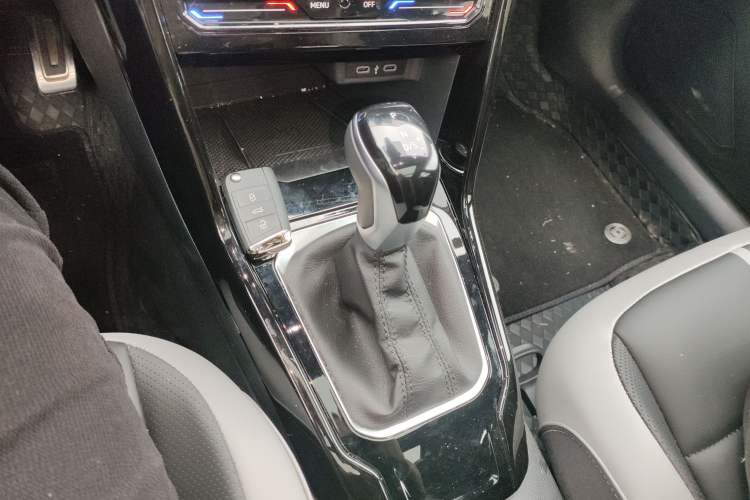 Used Volkswagen T-ROC 2025 300TSI DSG Two-Wheel Drive Chen Guang Edition