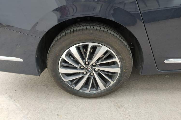 Used Buick GL8 New Energy 2026 Model Lu Zun Luxury Edition Right Rear Wheel Hub