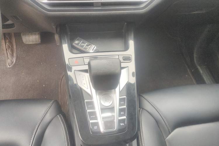 Used BYD Yuan New Energy 2019 EV535 Smart Connect Trendsetting Model
