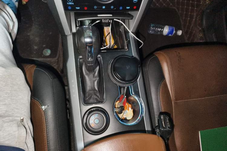 Used Ford Explorer 2013 3.5L Deluxe Model Gear Lever