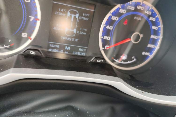 Used Geely Auto Emgrand X7 Sport 2021 Million Edition 1.8TD Manual Two-Wheel Drive Comfort Model Odometer Close Up