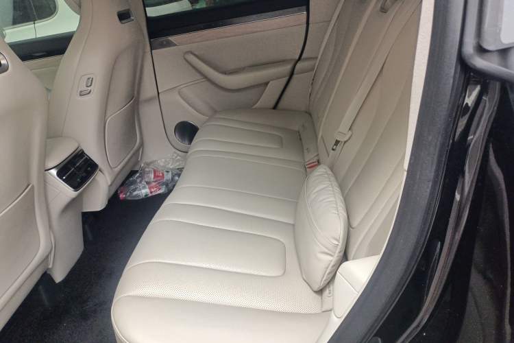 Used Hima Luxeed R7 2024 All-Electric 802 km Max Left Rear Seat