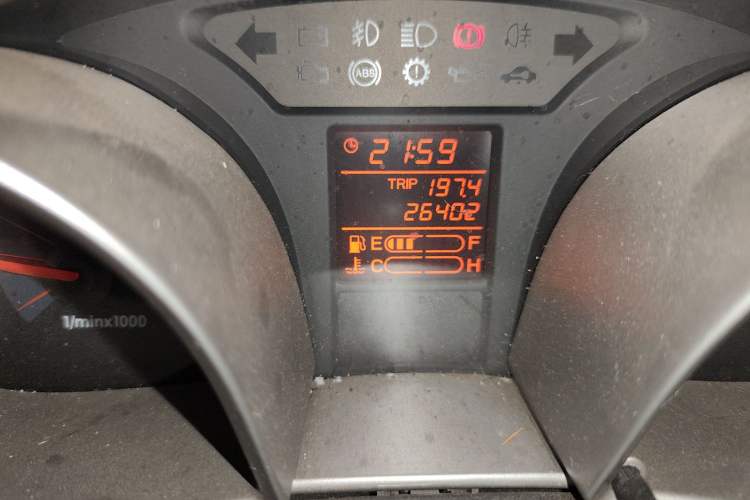 Used Oley 2014 Hatchback 1.5L Manual Comfort Model Odometer Close Up