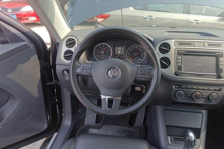 Used Volkswagen Tiguan 2013 1.8TSI Automatic Two-Wheel Drive Luxury Model Steering Wheel