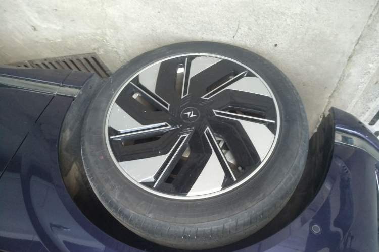 Used Dongfeng eπ eπ008 2024 210Max Range-Extended Version 6 Seats