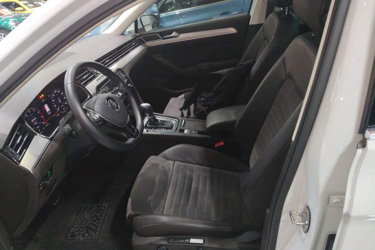 Used Volkswagen Variant 2017 380TSI Two-Wheel Drive Comfort Edition