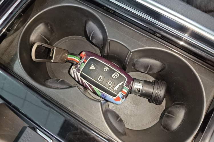 Used Jaguar XFL 2020 XFL 2.0T P200 Two-Wheel-Drive Elite Edition Interior 1