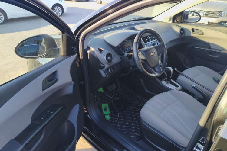Used Chevrolet Aveo Sonic 2014 Sedan 1.4SL AT Fashion Edition