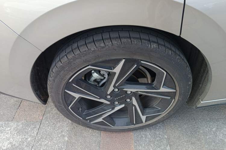 Used Lynk & Co 07 2024 EM-P 126 Long-Range Halo
