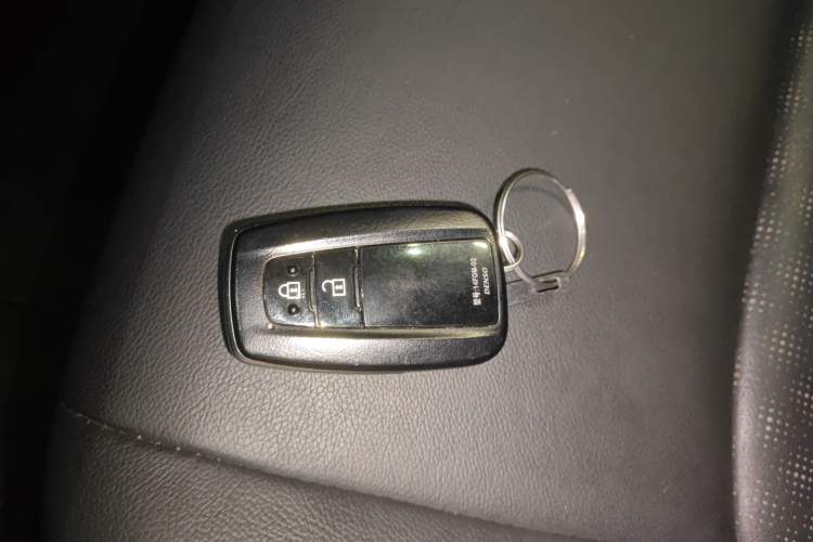 Used Toyota IZOA 2018 2.0L Yichi Version China VI Standard