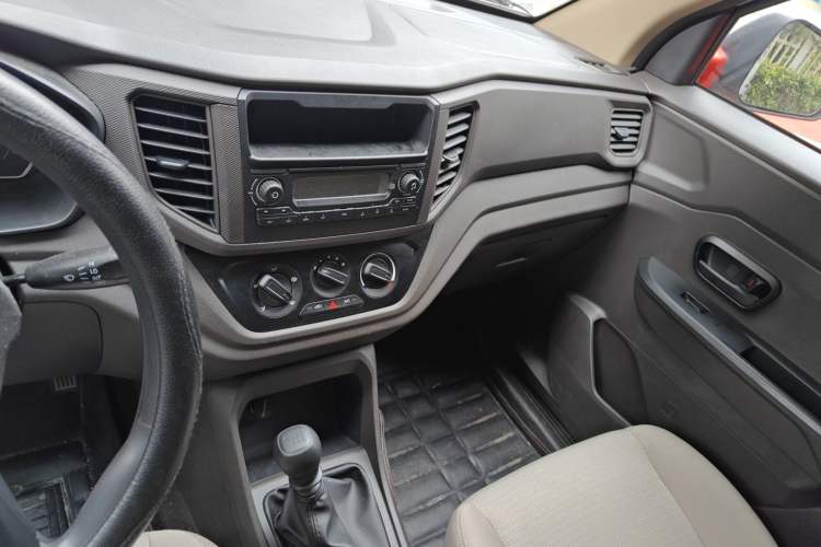 Used Wuling Hongguang V 2022 1.5L Jingqu Edition Electric-Assist LAR Audio And AC Panel