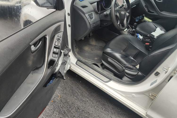 Used Hyundai Elantra (5th Generation / Langdong) 2016 1.6L Manual Luxury Model
