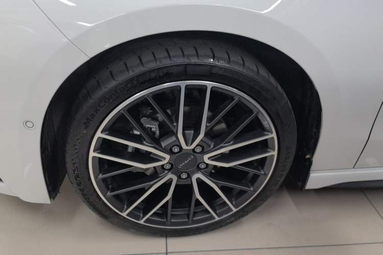 Used Lynk & Co 03 2023 2.0TD DCT H-Power Halo Left Front Wheel Hub