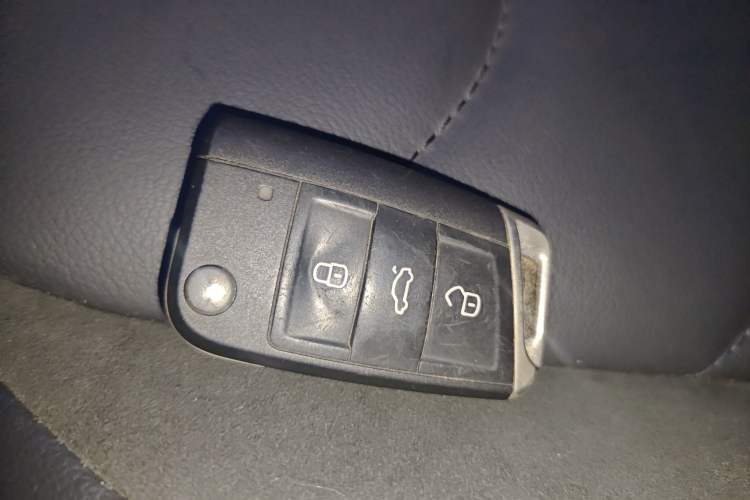 Used Volkswagen Tiguan L 2019 330TSI Automatic Two-Wheel Drive Smart Luxury Version China VI Standard