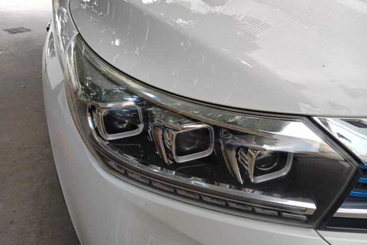 Used GAC Group ix4 2018 Luxury Edition Right Front Headlight