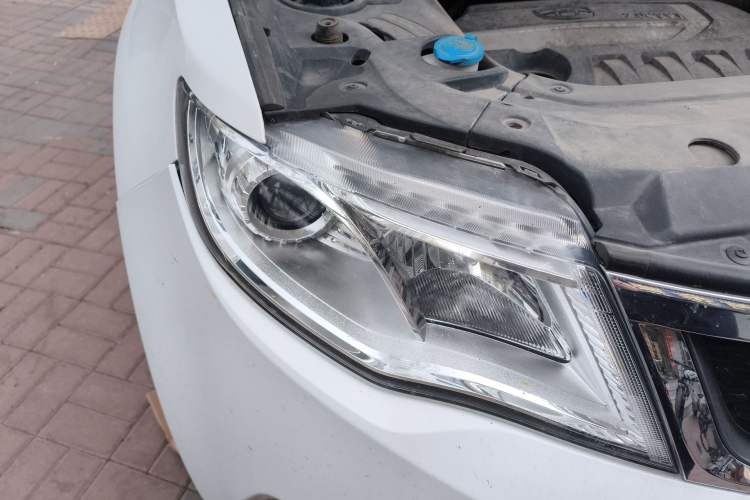 Used Geely Auto Emgrand X7 Sport 2016 2.0L Manual Smart Connect Version Right Front Headlight