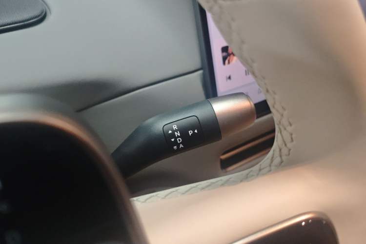 Used Li Auto i6 2025 Model Two-Wheel-Drive Standard Type
