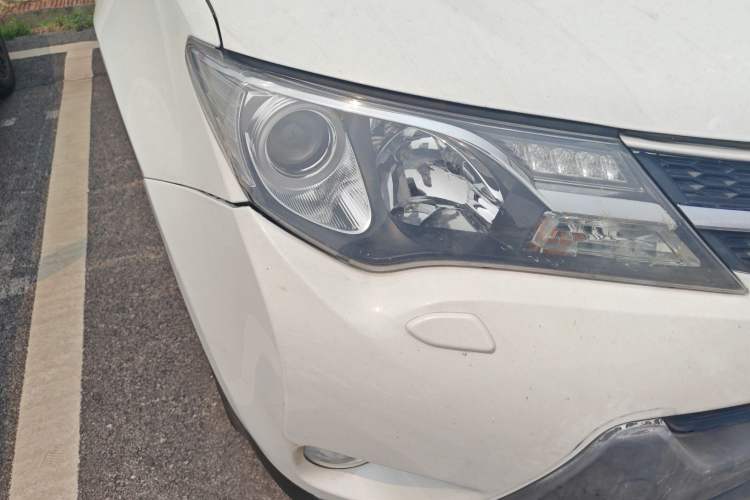 Used Toyota RAV4 2013 2.5L Automatic 4x4 Elite Edition Right Front Headlight