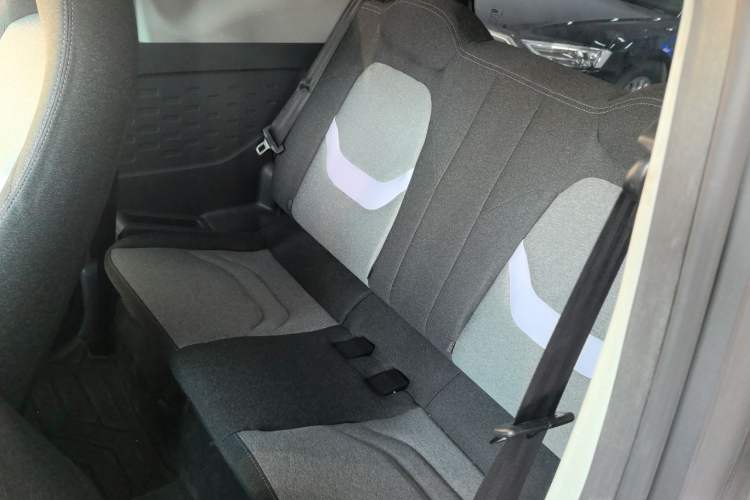 Used Chery QQ Ice Cream 2022 120km Conical Shape Lithium Iron Phosphate Interior 4