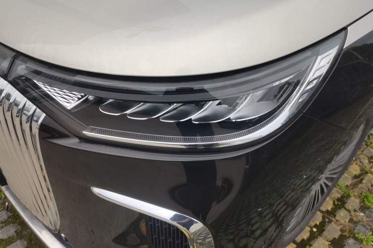 Used VOYAH Dream 2025 PHEV Four-Wheel-Drive Flagship Version – Qiankun Edition
