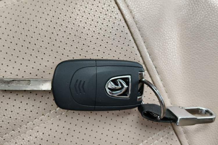 Used Baojun 730 2014 1.5L manual Comfort version 7 seats Vehicle Key