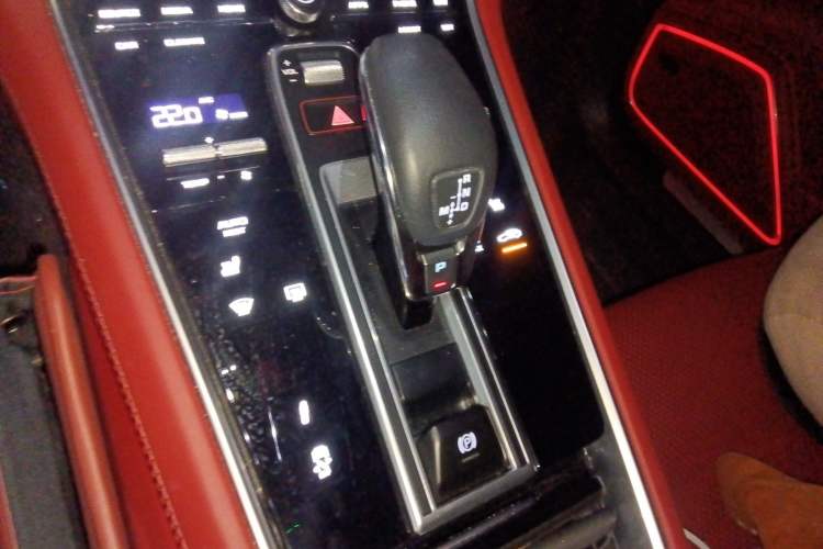 Used Porsche Panamera 2023 Panamera Executive Long Wheelbase 2.9T Gear Lever