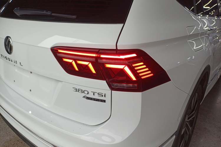 Used Volkswagen Tiguan L 2023 Facelifted 380TSI Automatic All-Wheel Drive R-Line Plus Version 7-Seater