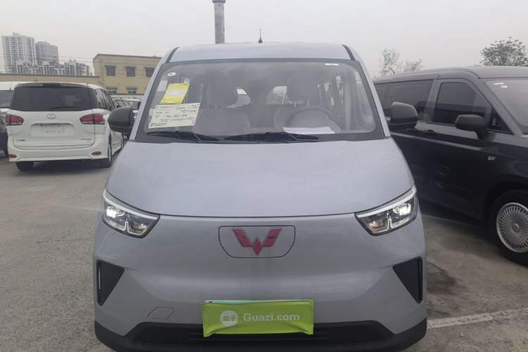 Used Wuling Yangguang 2024 300KM Comfort Version Passenger Van 75kW Front