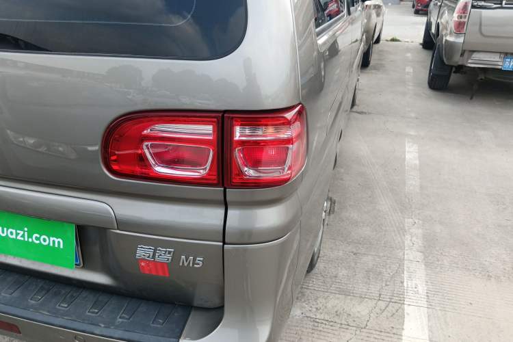 Used FORTHING Lingzhi 2023 M5L 1.6L Base Model 5 Seats Exterior 3