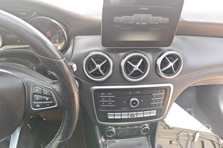 Used Mercedes-Benz GLA 2017 GLA 200 Sport Edition Audio And AC Panel