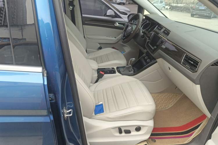 Used Volkswagen Touran 2018 Volkswagen Touran L 280TSI DSG Luxury Edition 6-seater