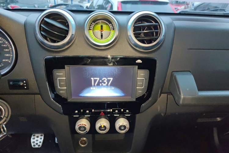 Used BAIC Off-Road BJ40 2016 40L 2.0T Manual Two-Wheel Drive Luxury Edition