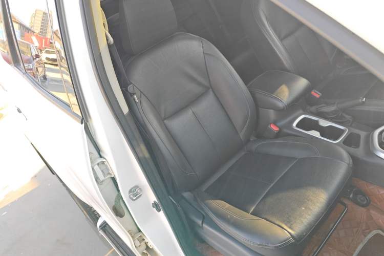 Used Nissan Terra 2020 2.5L XL Upper Automatic Two-Wheel Drive Luxury Edition
