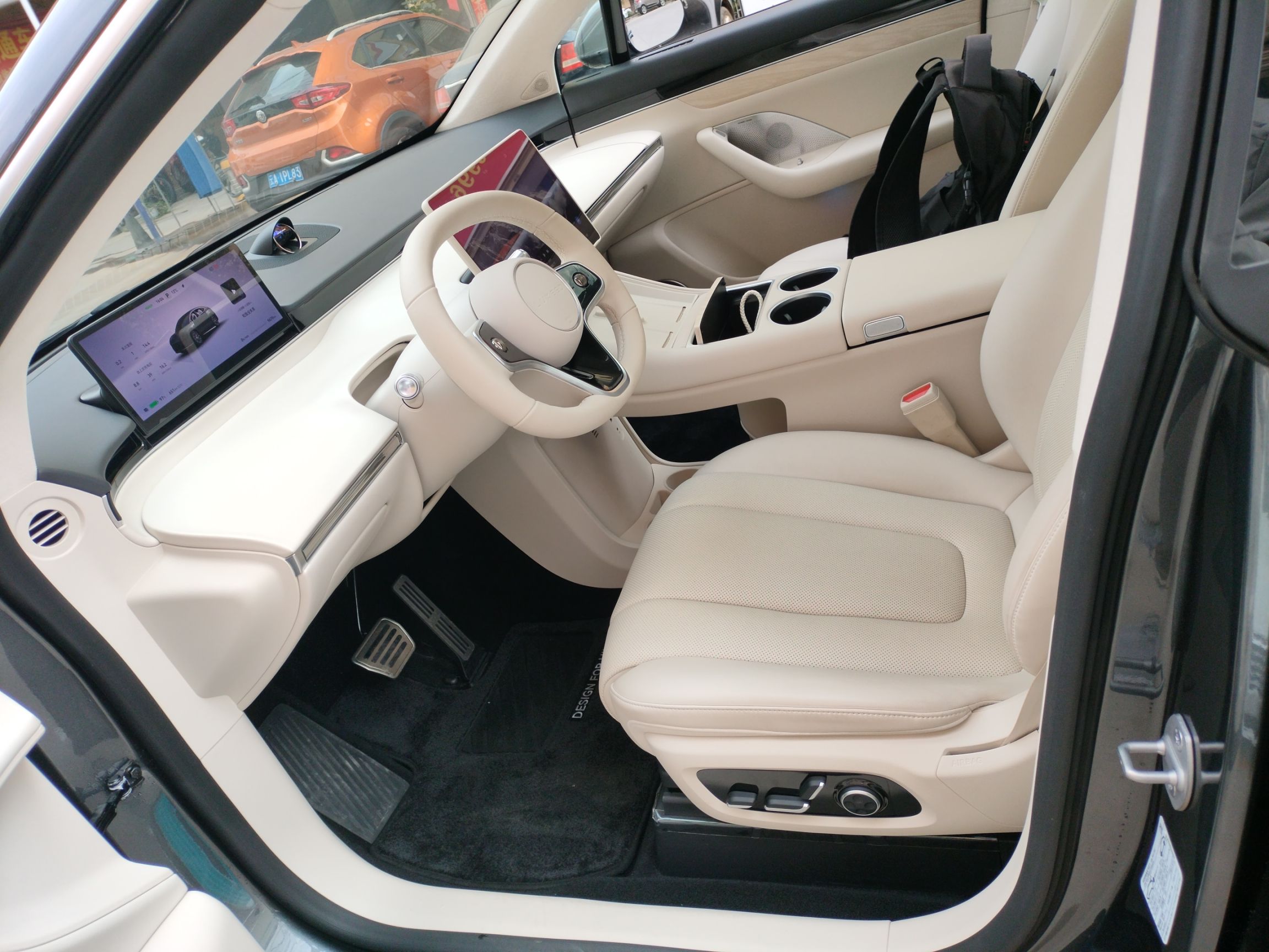 Переднее сиденье в автомобиле