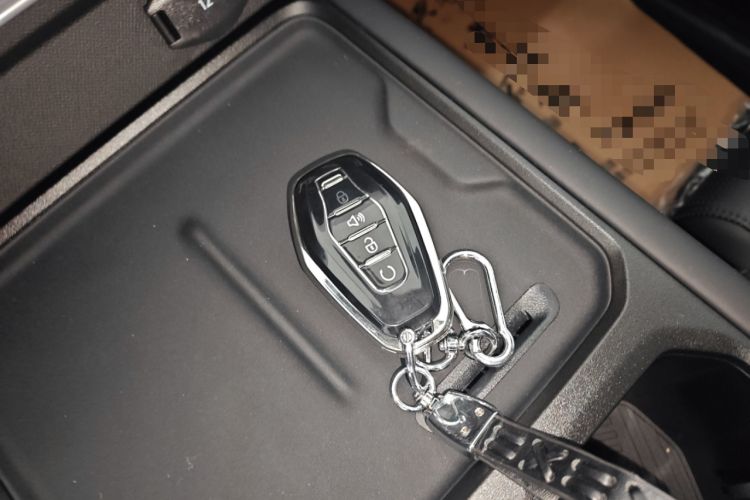 Used RELY Venucia R08 2025 Model 2.3T 8AT 2WD Diesel Long Box Trail Edition Interior 1