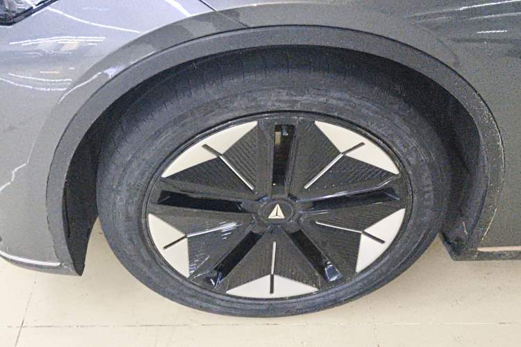 Used Deepal SL03 2022 1.5L 1200 Extended-Range Version Left Front Wheel Hub