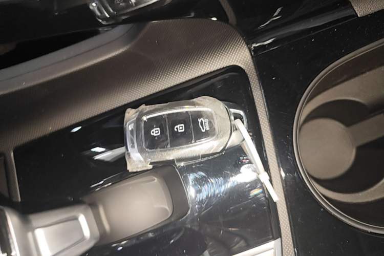 Used Hyundai Elantra 2023 1.5L CVT LUX Prestige Edition
