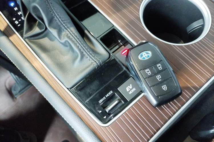 Used Toyota SIENNA 2023 2.5L Hybrid Comfort Edition Vehicle Key