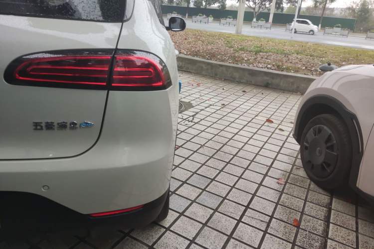 Used Wuling Bingo PLUS 2024 330 km Range Five-Seater Version