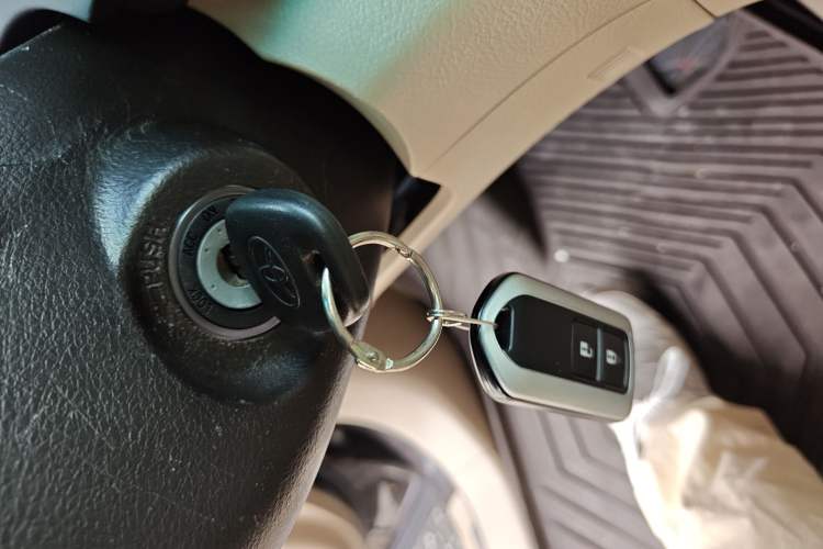 Used Toyota Highlander 2012 2.7L Two-Wheel Drive 7-Seater Luxury Edition