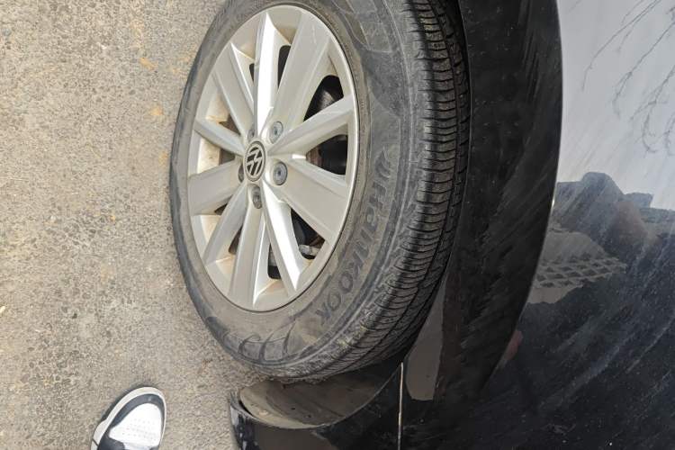 Used Volkswagen Jetta 2013 1.6L Manual Comfort Model Right Front Wheel Hub