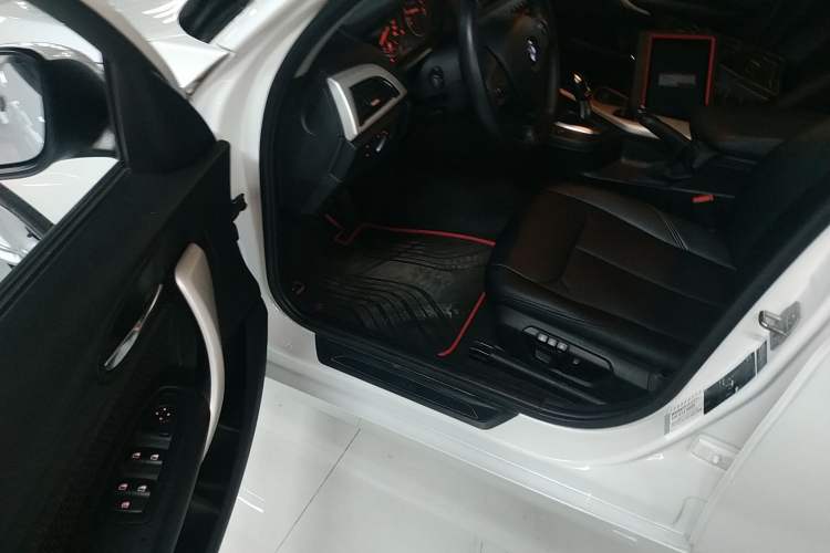 Used BMW 1 Series (Import) 2013 Facelifted 118i Leading Edition