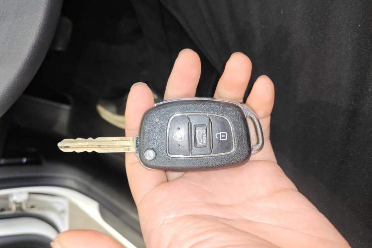 Used Hyundai Elantra (6th Generation / Lingdong) 2016 1.6L Automatic ZhiXuan – Elite Version Interior 1