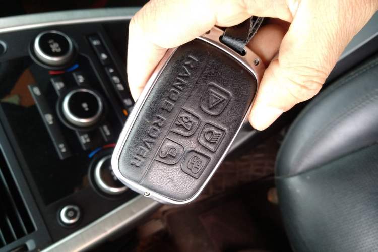 Used Land Rover Discovery Sport 2019 240 PS SE Version China VI Standard Vehicle Key