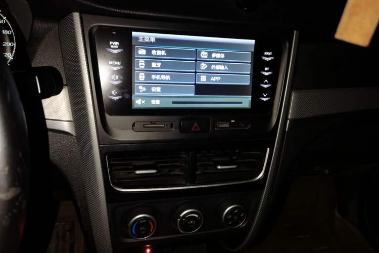 Used Bestune B30 2016 1.6L Automatic Premium Edition Audio And AC Panel