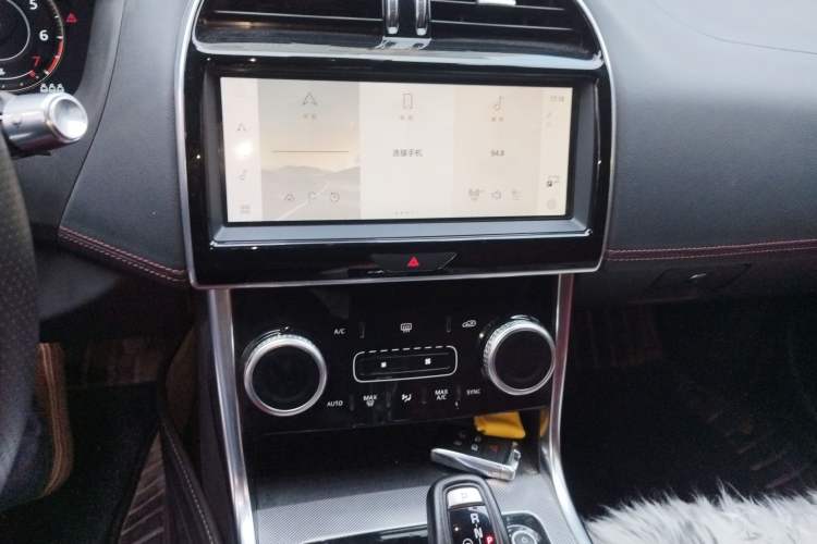 Used Jaguar XEL 2021 2.0T 250 PS R-DYNAMIC S Advanced Sport Edition Audio And AC Panel