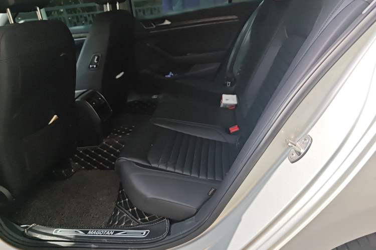 Used Volkswagen Magotan 2018 Facelift 330TSI DSG Luxury Model Left Rear Seat