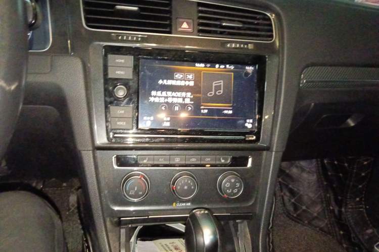 Used Volkswagen Golf 2019 280TSI DSG Luxury Version China VI Standard Audio And AC Panel